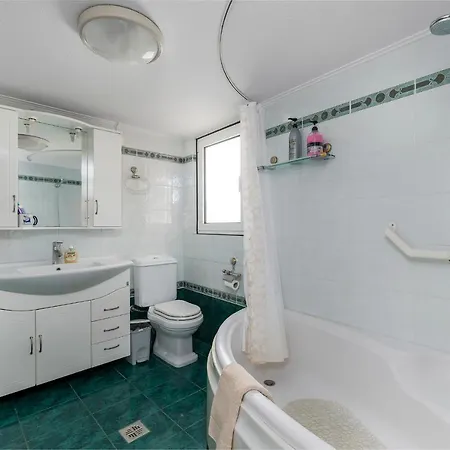 Zephyr Luxury *